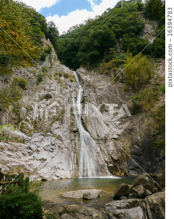 平和瀑布 16394783