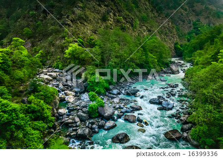 river from everest trek 16399336