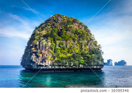 View of Maya Bay, Phi Phi island, Thailand 16399346