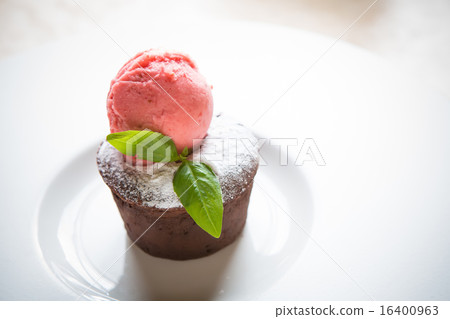 Warm dessert chocolate cake Fondant 16400963