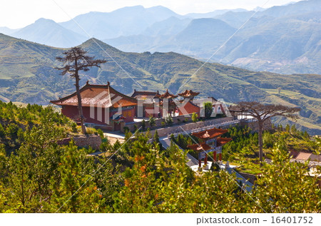 Taoist temple in the Mountain Hengshan 16401752