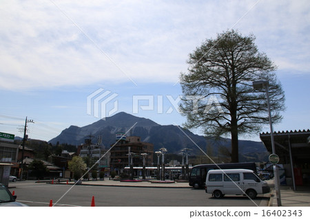 Mt. Kibushi seen from Seibutsuji station Mt. Kibushi seen from Seibutsuji station 16402343