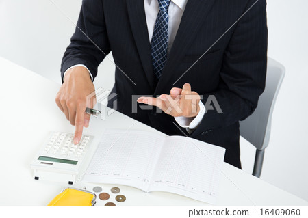 Count businessmen 16409060