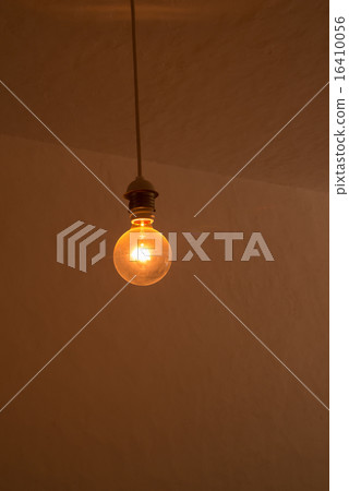 Dusty old light bulb 16410056