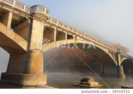 Sakai Bridge Autumn Leaves 16410332