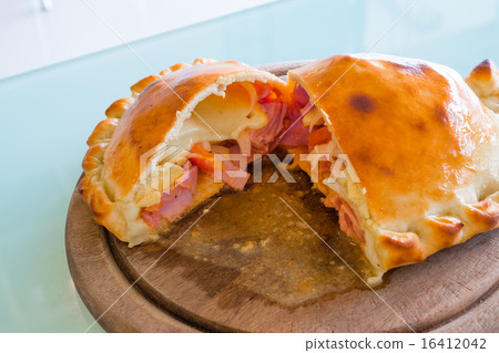 Pizza puff on the wood plate Pizza puff on the wood plate 16412042