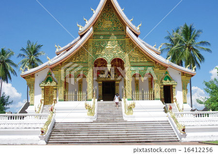 Laos / Luangpabang / Temple 16412256