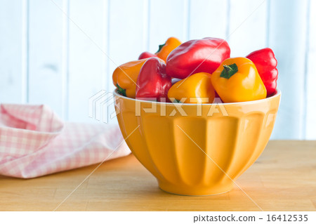 mini peppers in bowl 16412535