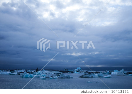 Lake iceland, bright colorful vivid theme 16413151
