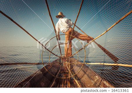 Burmese fisherman catching fish in traditional way 16413361