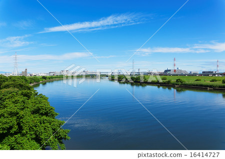 面對荒川的上游,從大橋橋上傳播藍天 面對荒川的上游,從大橋橋上傳播藍天 16414727