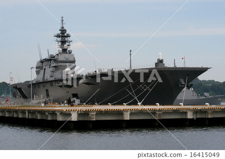 Entrance scenery of the giant escort ship "Izumo" assigned to Yokosuka 16415049