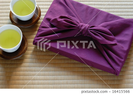 A wrapping cloth A wrapping cloth 16415566