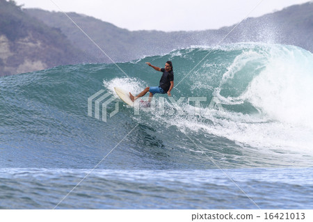 Surfing a wave Surfing a wave 16421013