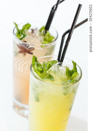 summer cocktail 16425601