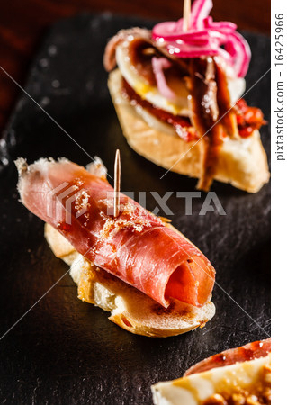 tapas tapas 16425966