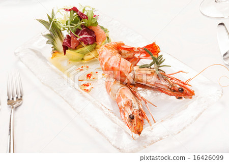 shrimps with salad 16426099