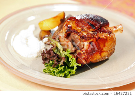 roasted pork knuckle with potatoes 16427251