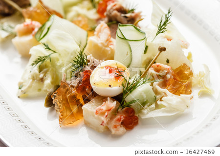 olivier salad 16427469