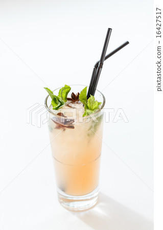summer cocktail 16427517