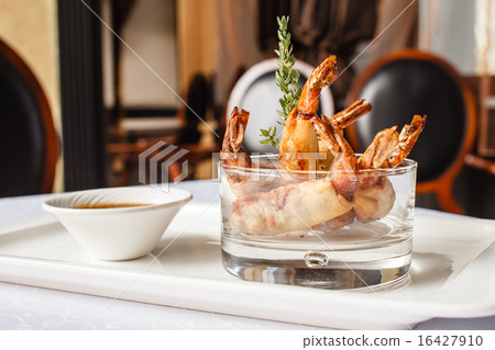 fried shrimps 16427910