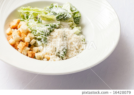 caesar salad 16428079