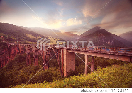 Sunset Bridge Mountain 16428193