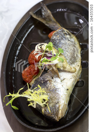 Fried fish dorado with vegetables and lemon 16435503