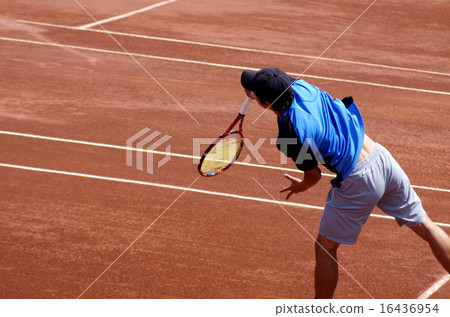 Tennis on clay court [Serve] 16436954