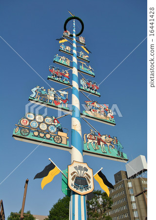 Sapporo Odori Park Mai Baum (Tree of May) 16441428