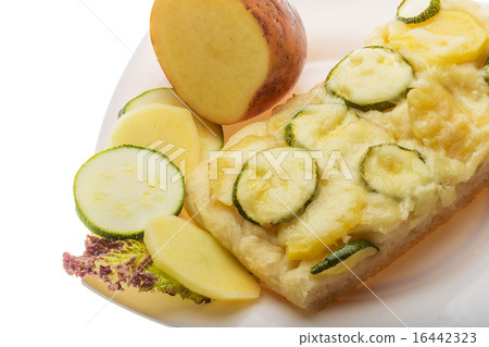 Pizza with zucchini 16442323