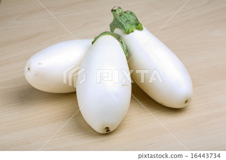 White eggplants 16443734