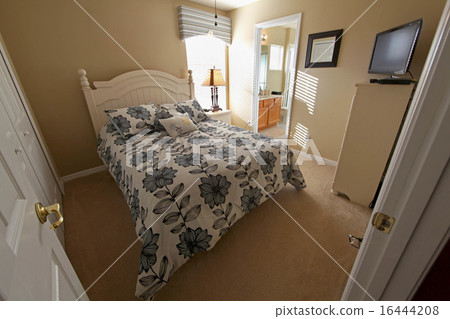 Queen Master Bedroom Queen Master Bedroom 16444208