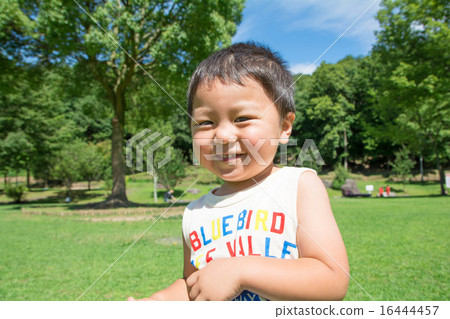 微笑男孩 16444457