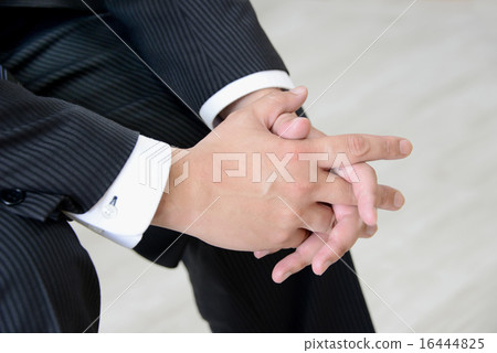 Businessmen listening to stories 16444825