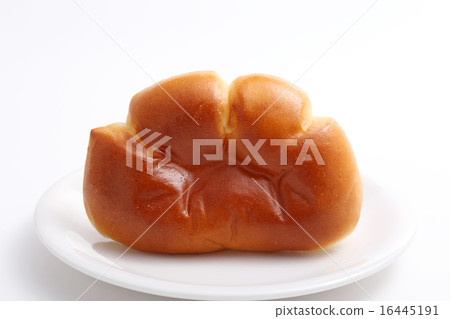 Cream bread 16445191