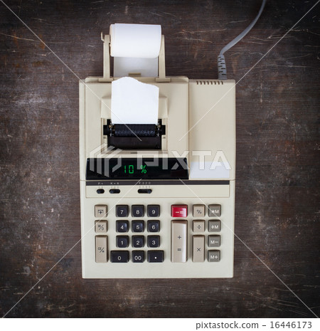 Old calculator showing a percentage - 10 percent 16446173