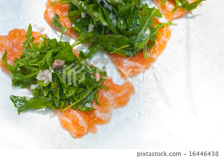 fresh salmon carpaccio 16446438