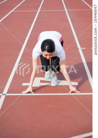 一個開始短距離比賽的女人 16446647