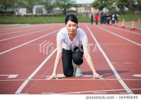 A woman who starts a short distance race 16446649