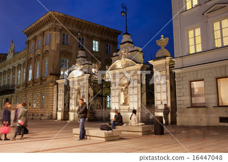 Gate to the University of Warsaw Gate to the University of Warsaw 16447048