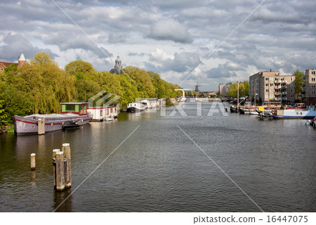 Nieuwevaart Canal in Amsterdam Nieuwevaart Canal in Amsterdam 16447075