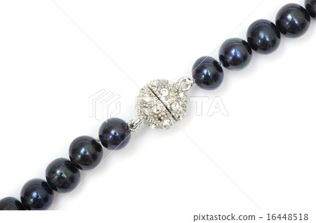 pearls 16448518
