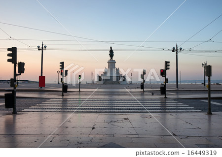 Street Crossing to the Commerce Square in Lisbon 16449319