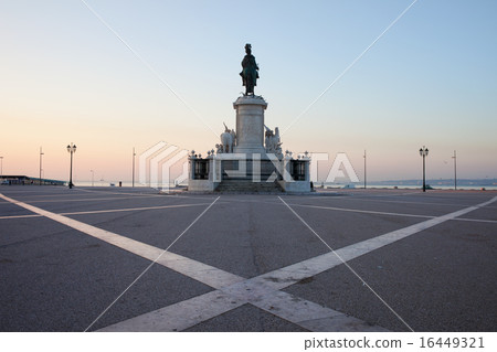 Praca do Comercio at Dawn in Lisbon 16449321
