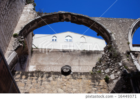 Arch in Ruins of Carmo Convent in Lisbon 16449371