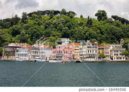 Houses Along The Bosphorus Strait 16449398