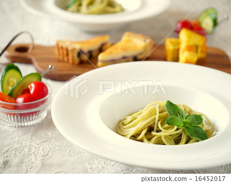 Basil pasta lunch (sideways position) 16452017