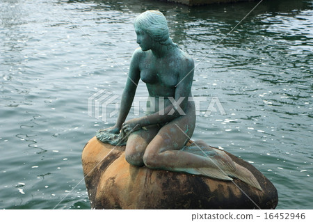 Mermaid statue at Osaka harbor Mermaid statue at Osaka harbor 16452946