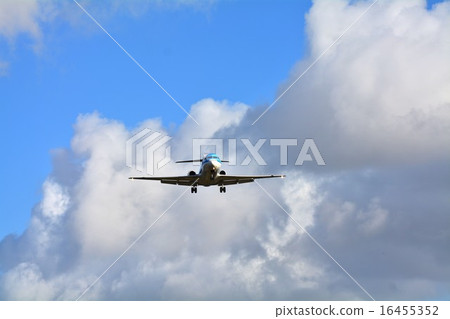 起飛和著陸的飛機 起飛和著陸的飛機 16455352